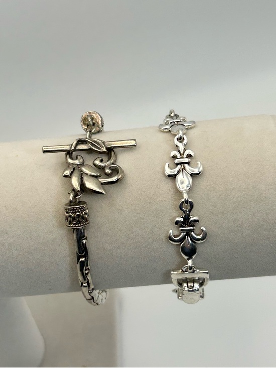 Source Unknown Jewelry - Silver-tone Bracelet Pair of 2 Fleur de Lis Link Leaf Charm Toggle Bracelet